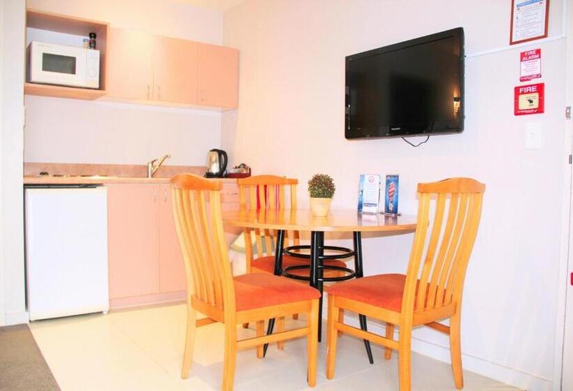 דירת חדר סופריור, Bush Inn Court Motel