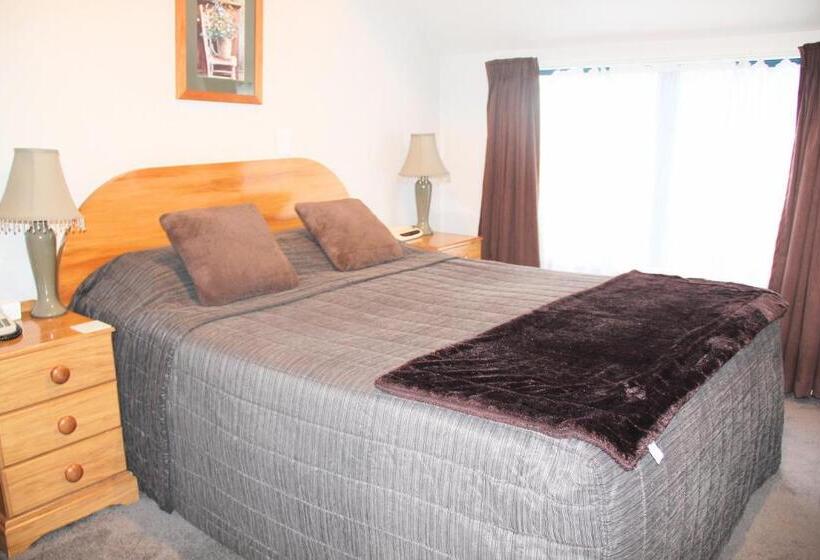 דירת חדר, Bush Inn Court Motel