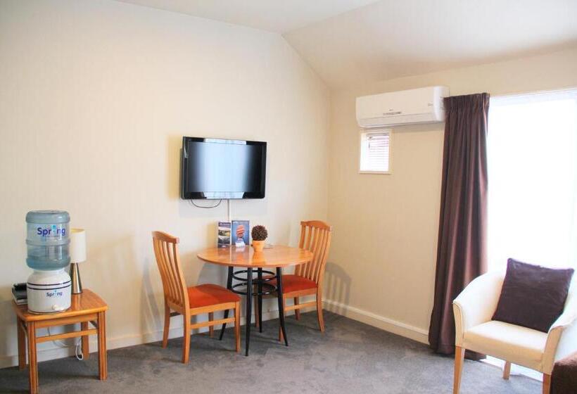 דירת חדר, Bush Inn Court Motel