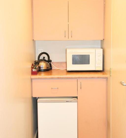 דירת חדר, Bush Inn Court Motel