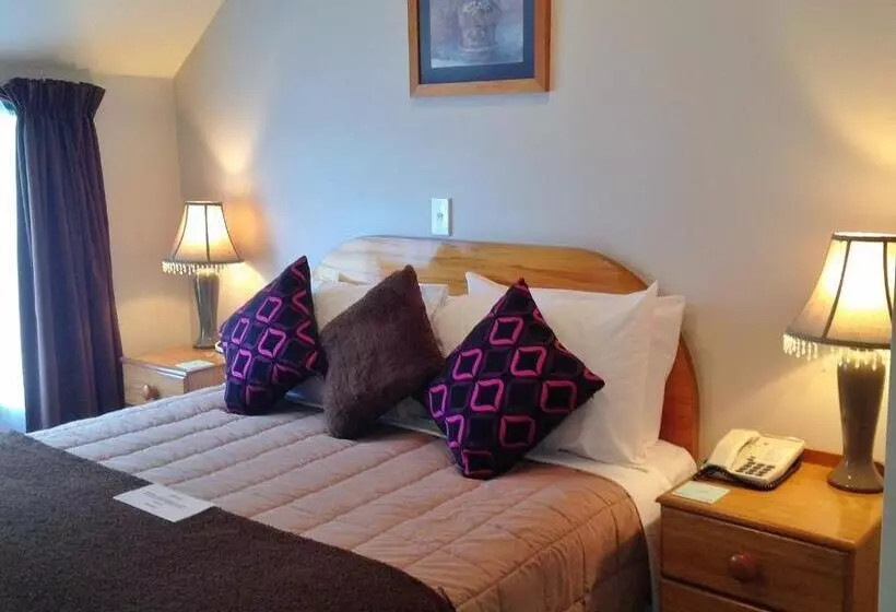 １ベッドルームアパートメント, Bush Inn Court Motel