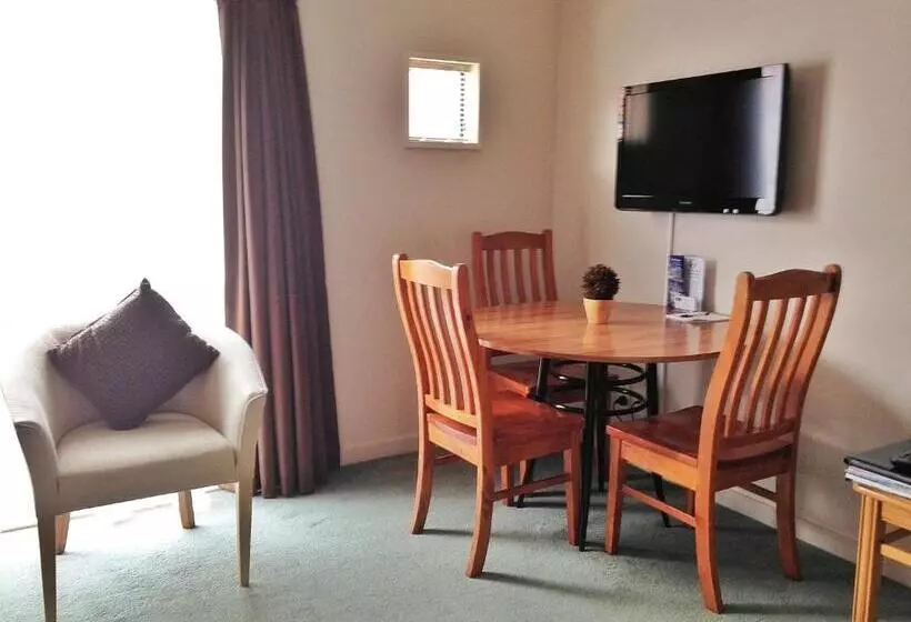 １ベッドルームアパートメント, Bush Inn Court Motel