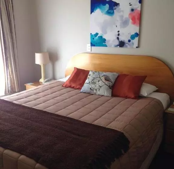 ２ベッドルームアパートメント, Bush Inn Court Motel