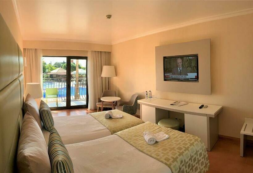 带泳池观景的豪华房, Baia Grande