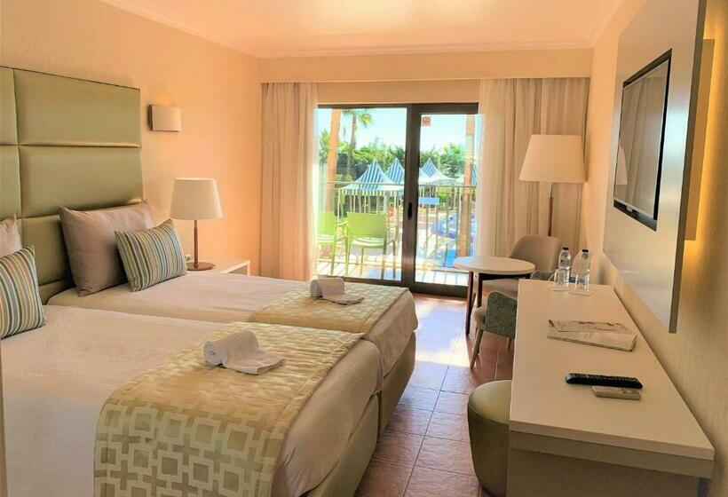 带泳池观景的豪华房, Baia Grande