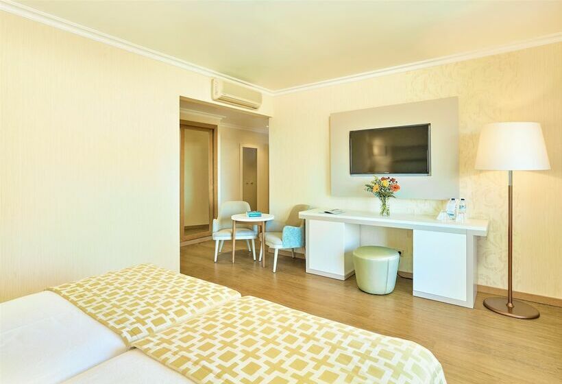 带海景的复工套房, Baia Grande