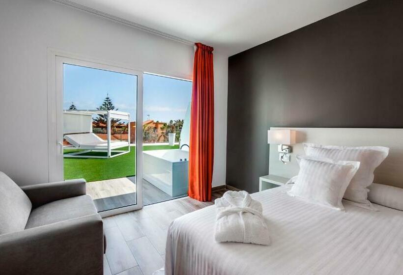 חדק דלוקס עם ג'קוזי, Barcelo Corralejo Sands