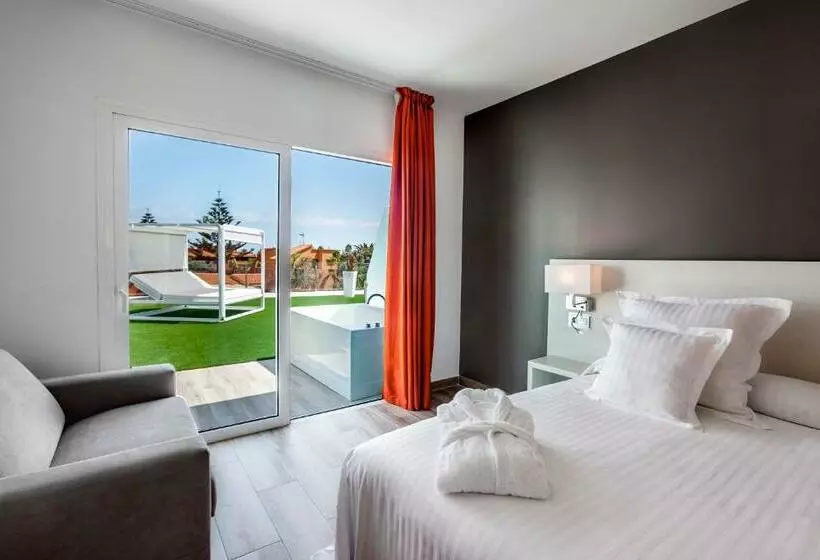 اتاق لوکس با وان آب گرم, Barcelo Corralejo Sands
