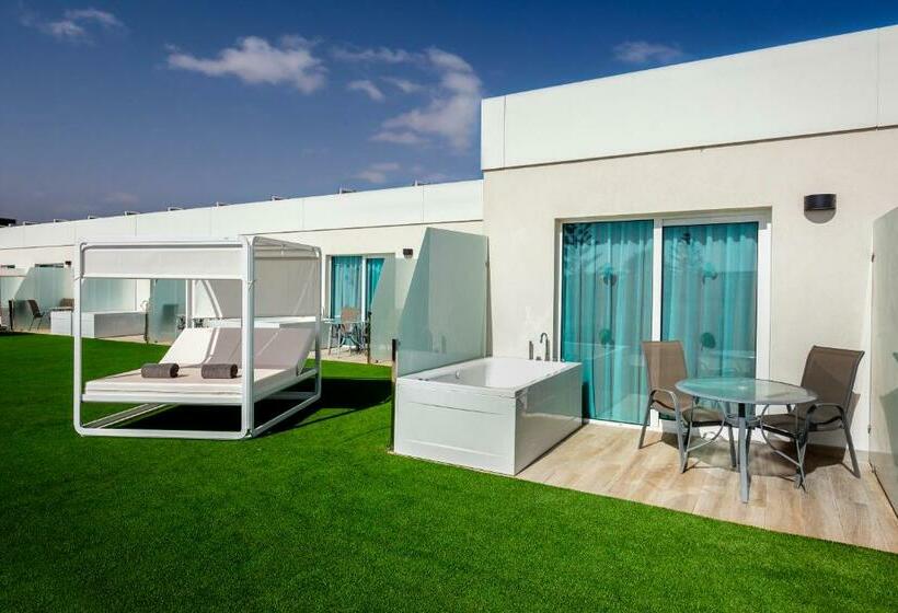 Quarto Deluxe com Hidromassagem, Barcelo Corralejo Sands
