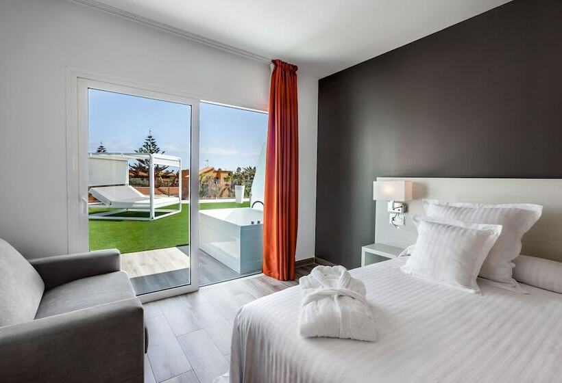 Quarto Deluxe com Hidromassagem, Barcelo Corralejo Sands