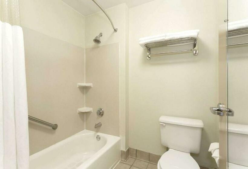 Люкс Deluxe Кровать Кинг, Baymont By Wyndham Mason