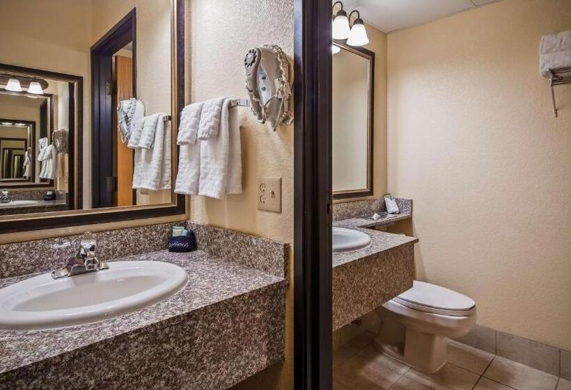 جناح, Best Western Center Pointe Inn