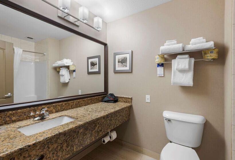 带2个双人床的标准工作室, Best Western Plus Fernie Mountain Lodge