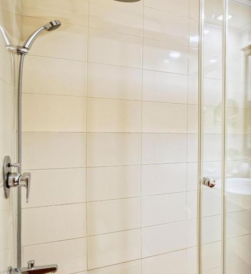 Номер Deluxe, Clarks Khajuraho