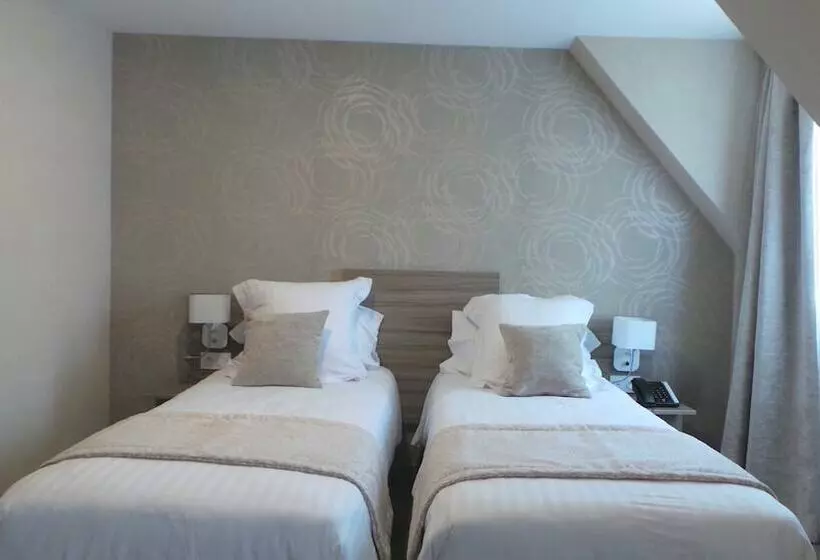 Standard Kolmen Hengen Huone, De Brunville & Spa