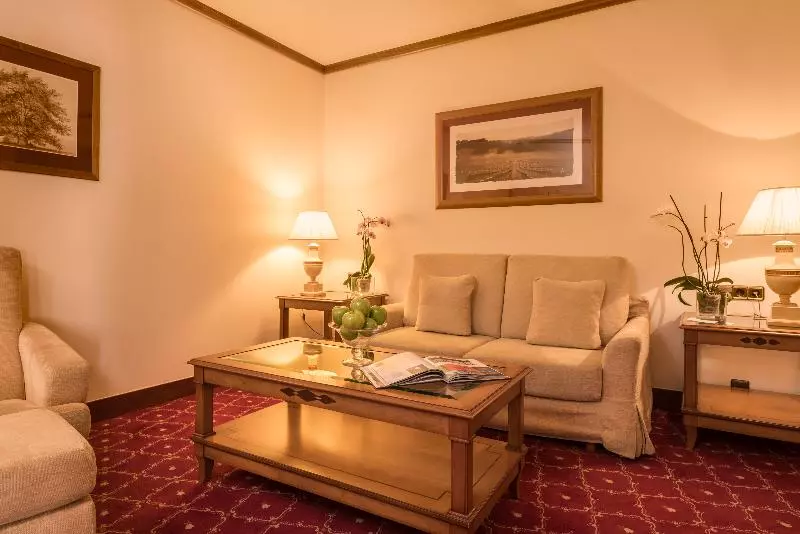 سوییت جونیور, Eurostars Las Claras