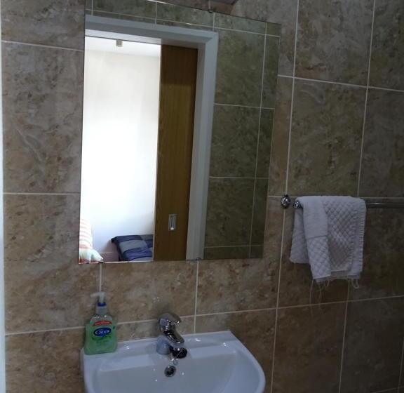 Номер Стандарт Трехместный, The Gatwick White House