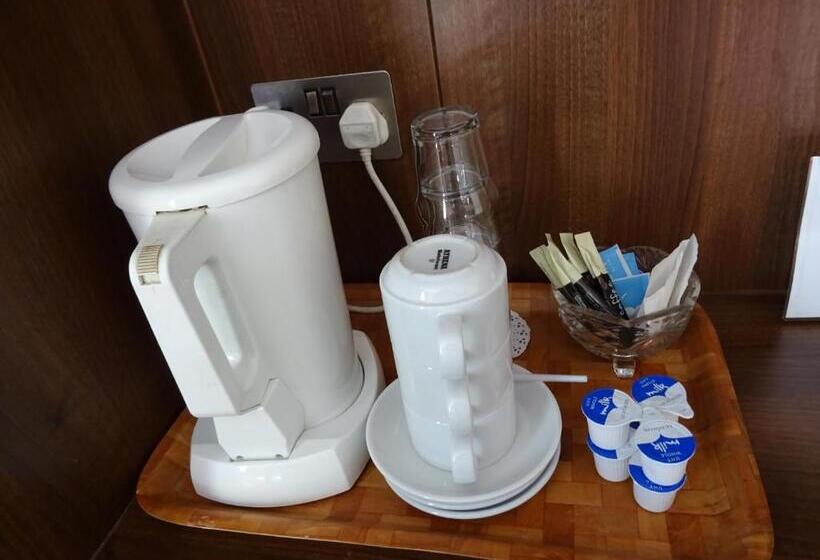 Трехместный Номер Superior, The Gatwick White House