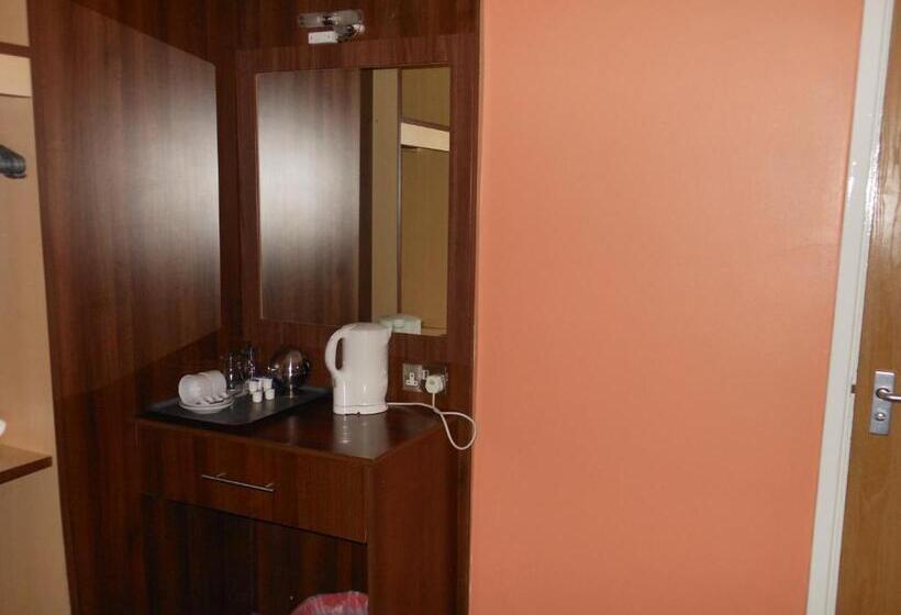 Трехместный Номер Superior, The Gatwick White House