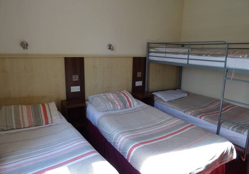 Семейный Номер, The Gatwick White House