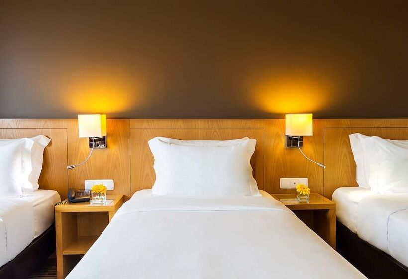 コンフォートトリプルルーム, Hf Tuela Porto