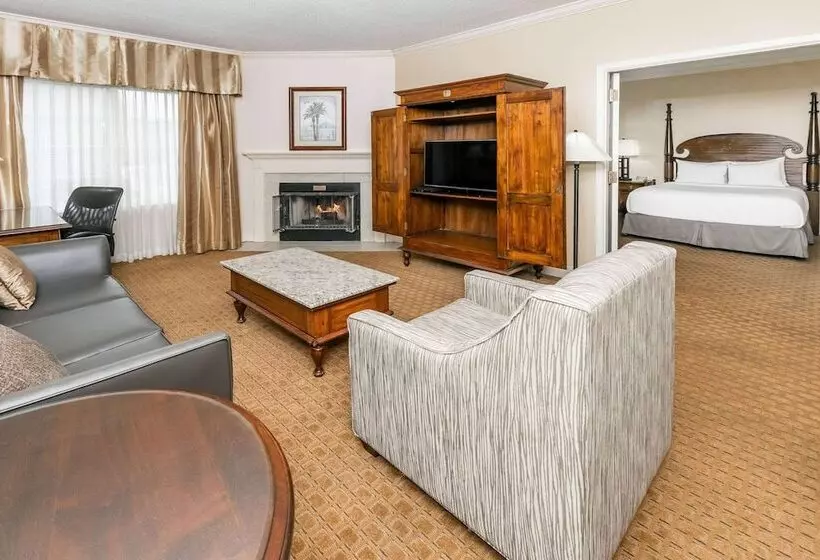 سوییت لوکس, Richmond Inn & Suites Trademark Collection By Wyndham