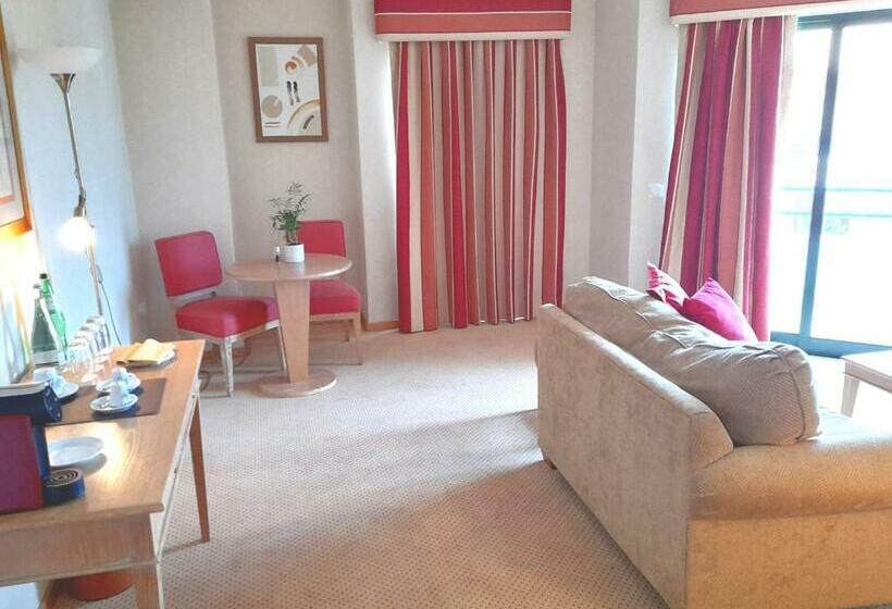 غرفة عائلية, Riviera