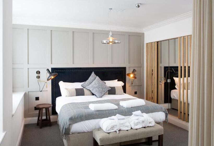 מיטת קינג בסוויטה, The Black Bull Inn