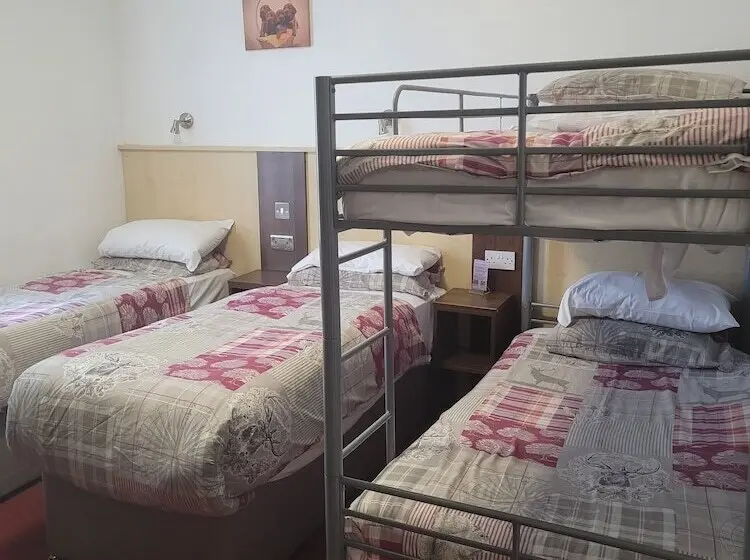 اتاق خانوادگی, The Gatwick White House