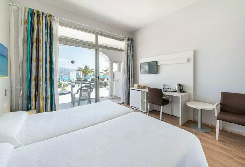 اتاق استاندارد با تراس و چشم‌انداز دریا, Seramar Hotel Comodoro Playa