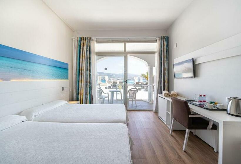 اتاق استاندارد با تراس و چشم‌انداز دریا, Seramar Hotel Comodoro Playa