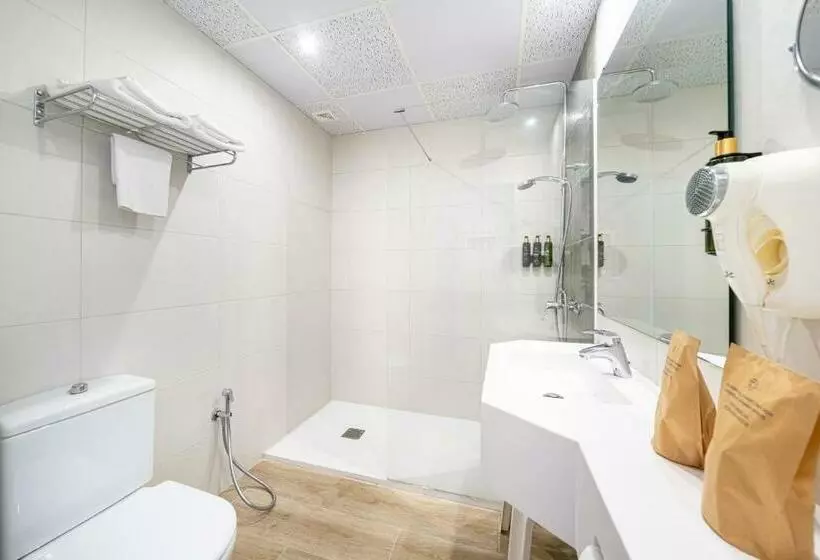 اتاق استاندارد با تراس و چشم‌انداز دریا, Seramar Hotel Comodoro Playa
