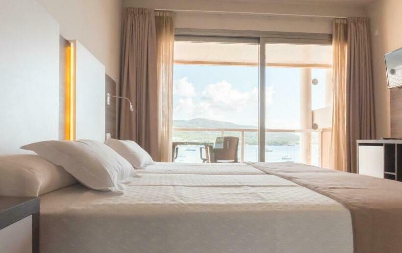 اتاق خانوادگی با چشم‌انداز دریا, Seramar Hotel Comodoro Playa