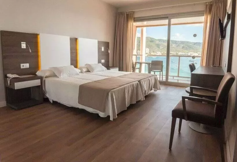اتاق خانوادگی با چشم‌انداز دریا, Seramar Hotel Comodoro Playa