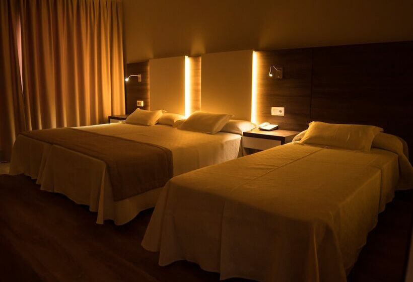 اتاق خانوادگی با چشم‌انداز دریا, Seramar Hotel Comodoro Playa