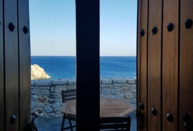 غرفة قياسية مطلّة علي البحر, Lalloudes Seaside Accommodation