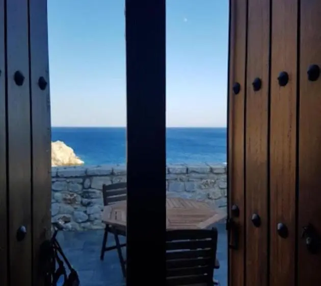 スーペリアファミリールーム, Lalloudes Seaside Suites Sea And Pool View