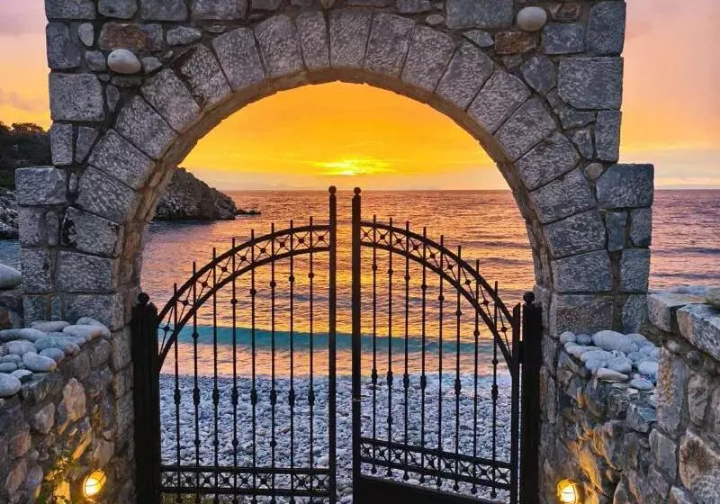 オーシャンビュースタンダードルーム, Lalloudes Seaside Accommodation