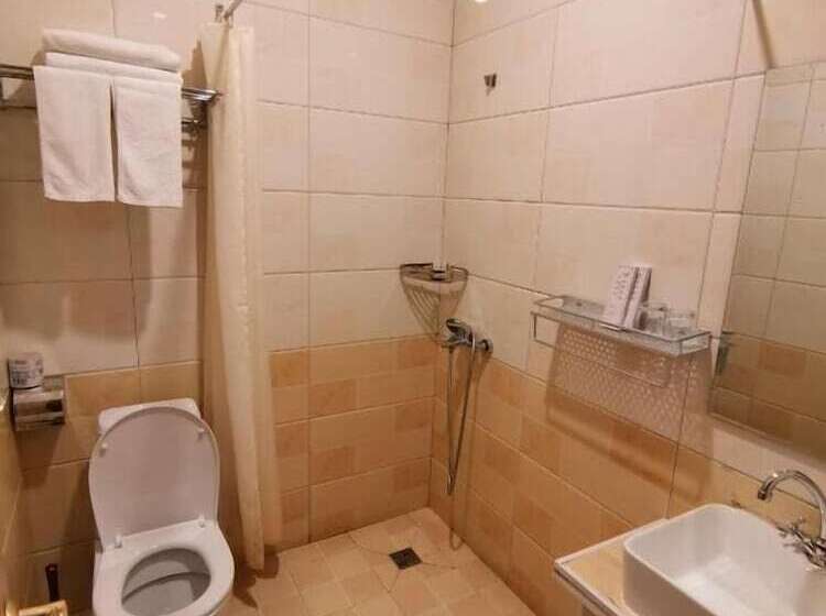 חדר משפחתי, Zolotoy Phoenix