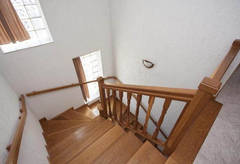 标准单人间, Apartments & Rooms Mikelin