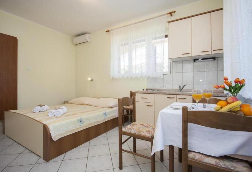 标准工作室, Apartments & Rooms Mikelin