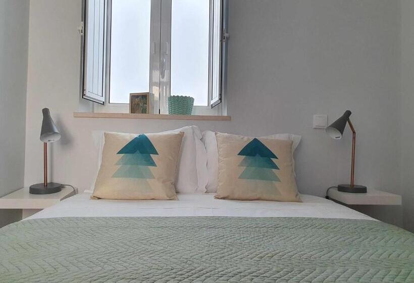 اتاق استاندارد سه نفره, Baron Faro Guest House