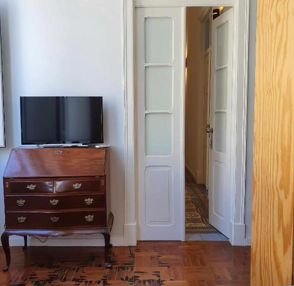 اتاق استاندارد سه نفره, Baron Faro Guest House