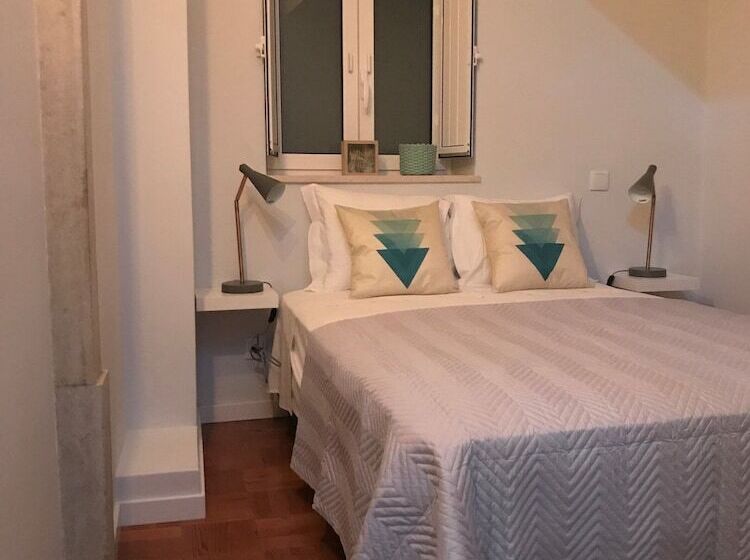 اتاق استاندارد سه نفره, Baron Faro Guest House