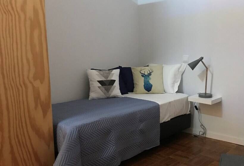 اتاق استاندارد سه نفره, Baron Faro Guest House