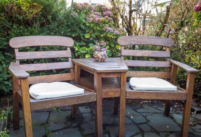 ファミリールーム, Dorchester House