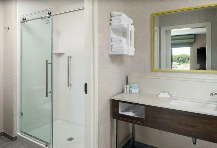 スタンダードスタジオ, Hampton Inn & Suites Avon Indianapolis