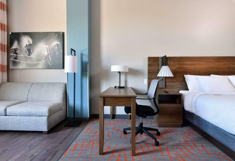 キングサイズベッドのデラックスルーム, La Quinta Inn & Suites By Wyndham Wisconsin Dells Lake Delton
