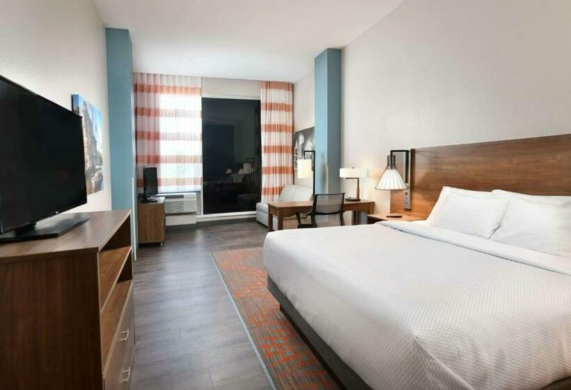 キングサイズベッドのデラックスルーム, La Quinta Inn & Suites By Wyndham Wisconsin Dells Lake Delton