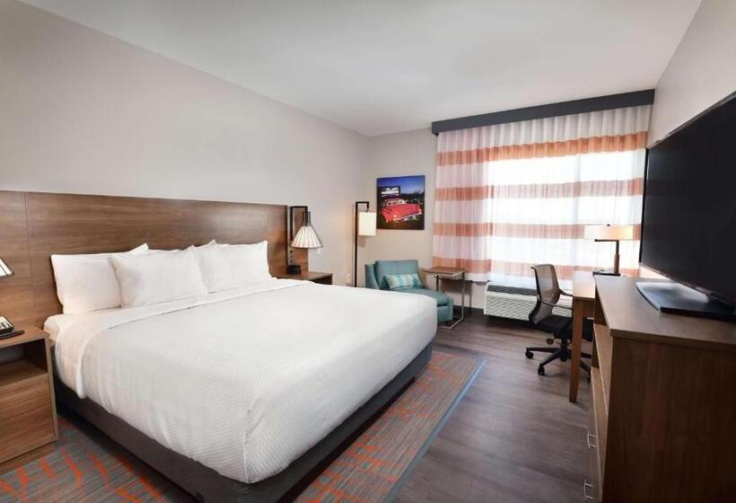 キングサイズベッドのスタンダードルーム, La Quinta Inn & Suites By Wyndham Wisconsin Dells Lake Delton